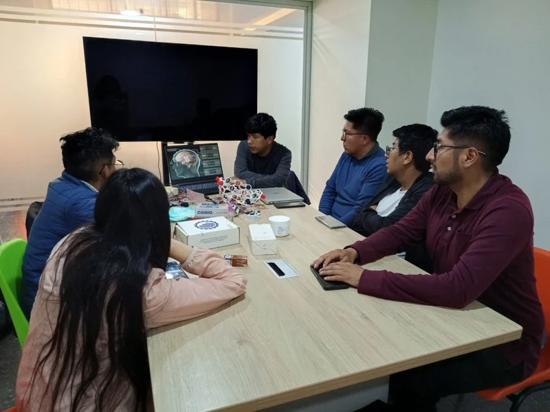 Análisis de patrones de ondas cerebrales en estudiantes universitarios durante tareas de concentración